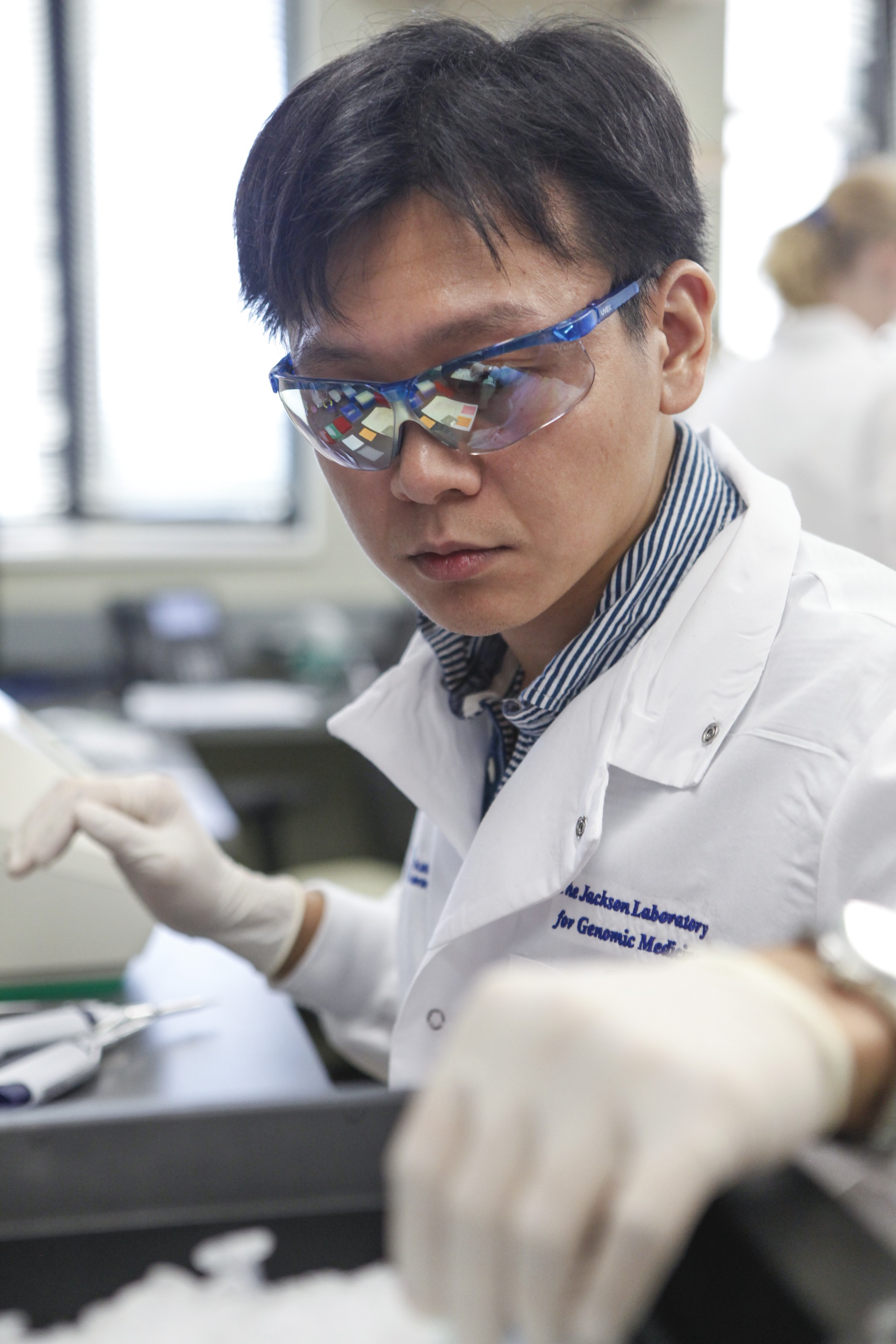 A male laboratory technician performs an experiment.